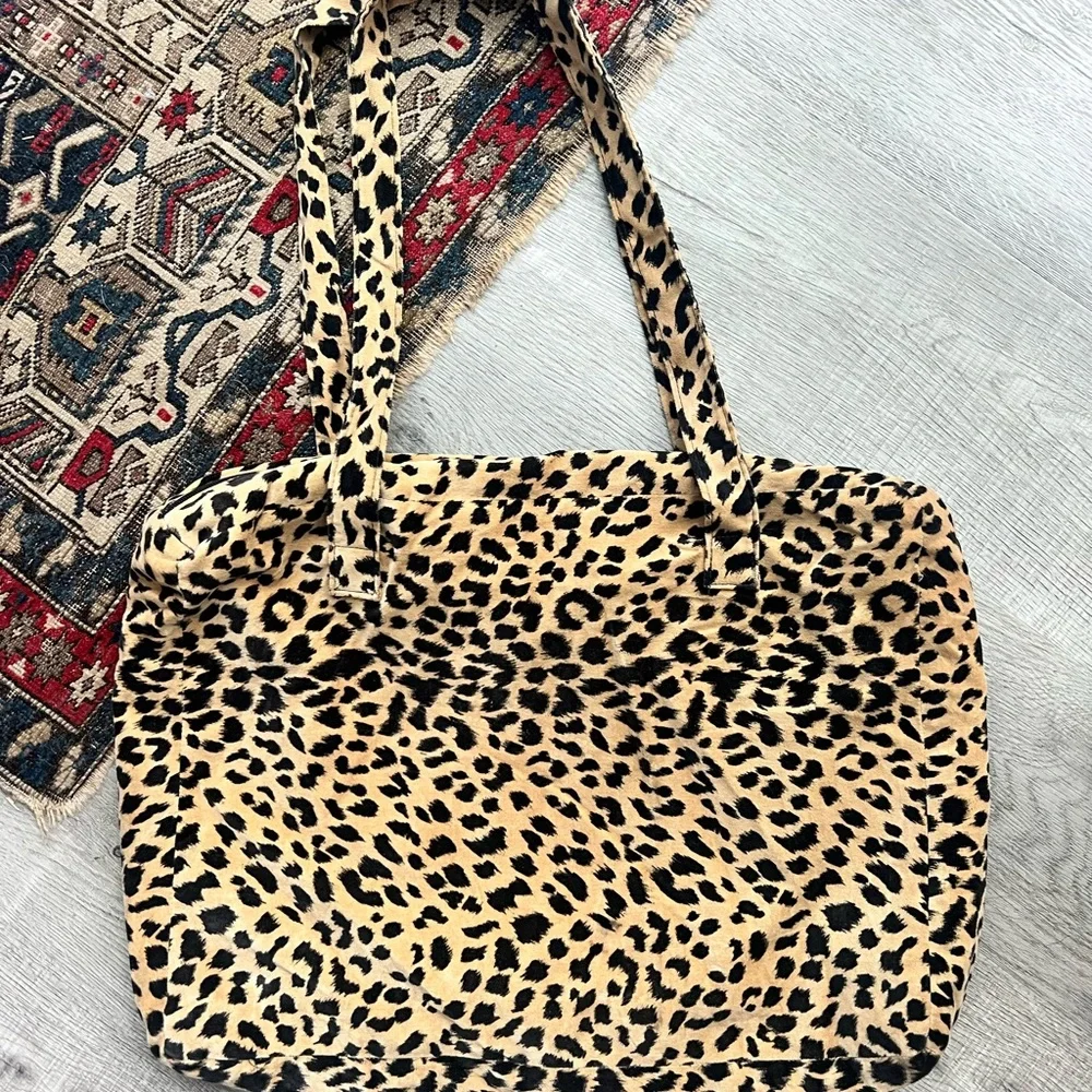 Betsey Johnson Vintage Y2K Velvet Leopard Print Tote - Picture 2 of 3